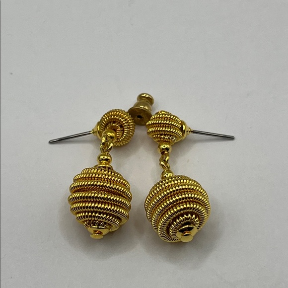 Trifari Gold Textured Mesh Spiral Drop Earrings Pierced Vintage New on Card - Picture 7 of 8